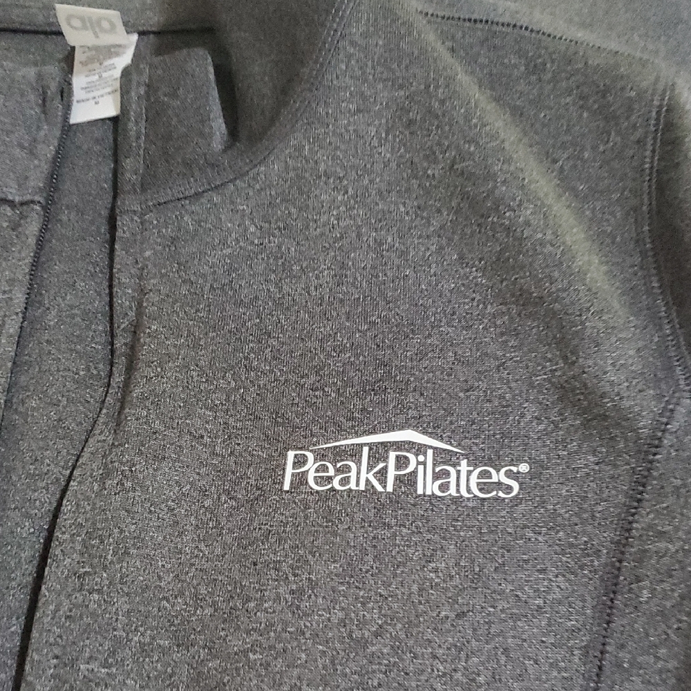 ALO Yoga Gray Jacket with Full-Length Zipper - Picture 13 of 17